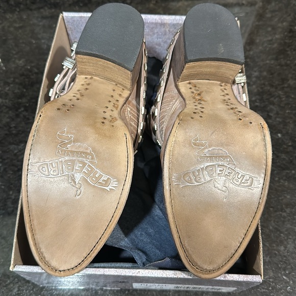 Freebird Blade in Taupe 7.0 - Picture 3 of 5